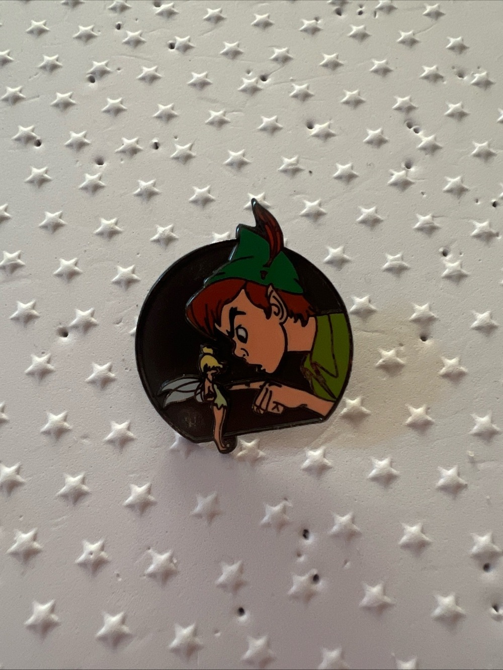DISNEY DLR PETER PAN SCOLDING TINKER BELL POINTING FINGER YEAR 2000 PIN